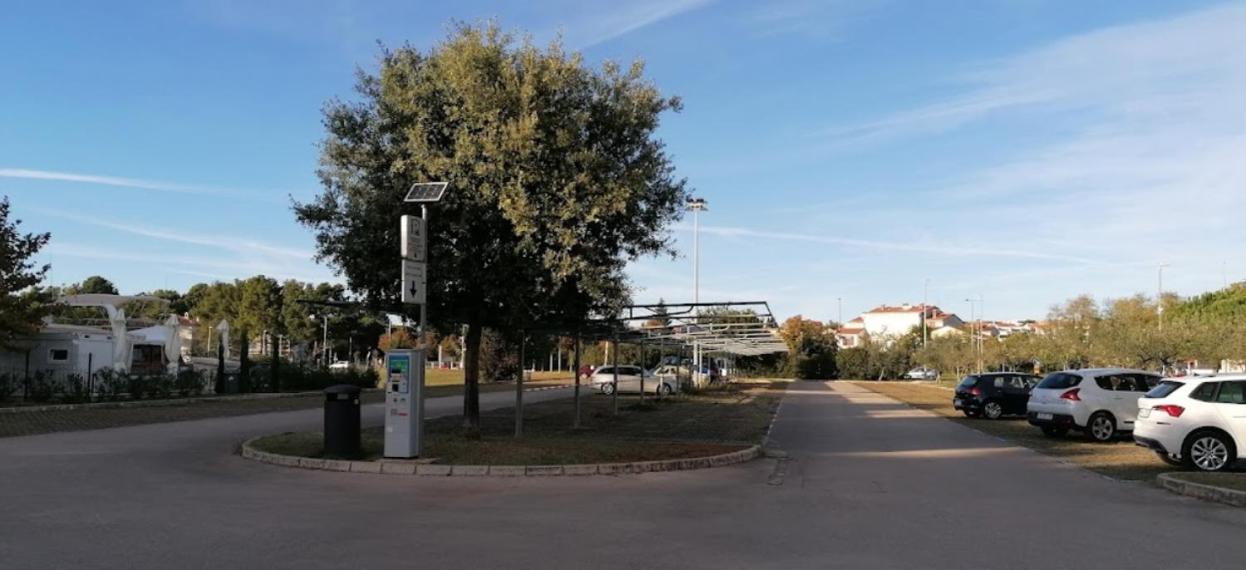 City Center Coastal Escape - Apartments With Sea View Or Cozy Room Novigrad  Екстер'єр фото