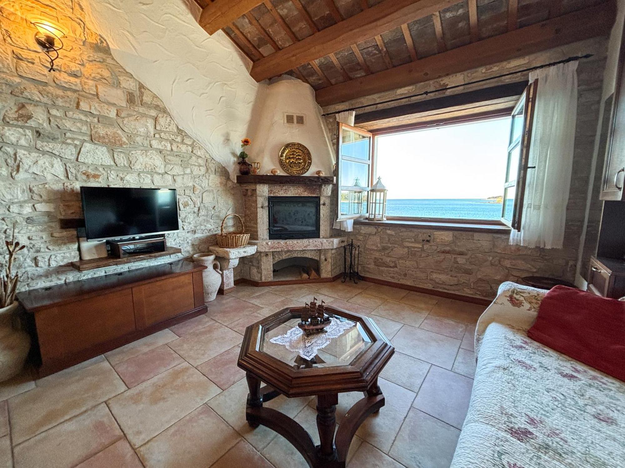 City Center Coastal Escape - Apartments With Sea View Or Cozy Room Novigrad  Екстер'єр фото