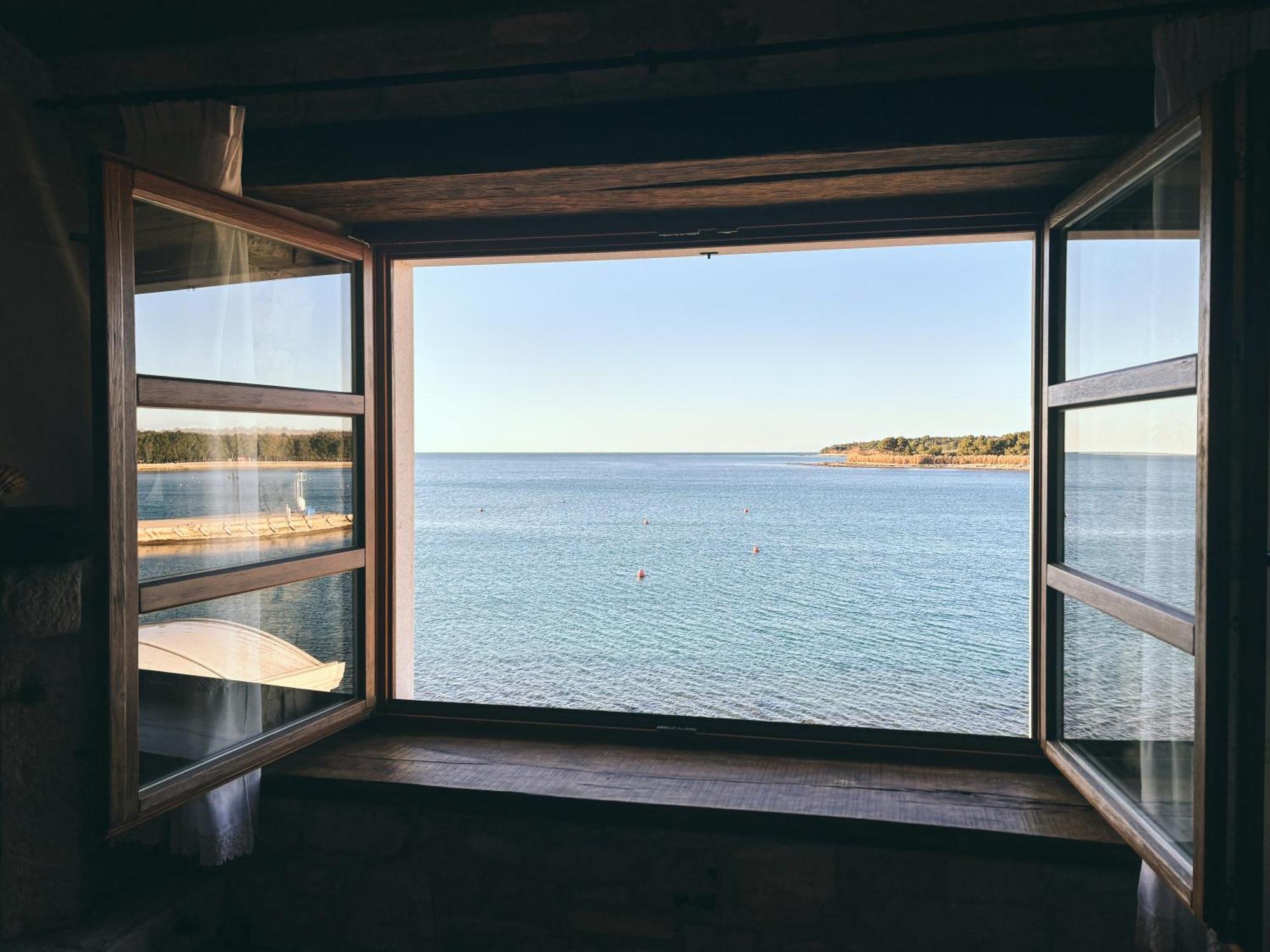 City Center Coastal Escape - Apartments With Sea View Or Cozy Room Novigrad  Екстер'єр фото