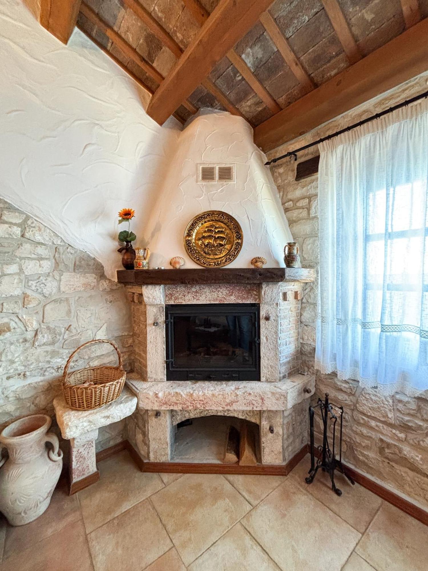 City Center Coastal Escape - Apartments With Sea View Or Cozy Room Novigrad  Екстер'єр фото