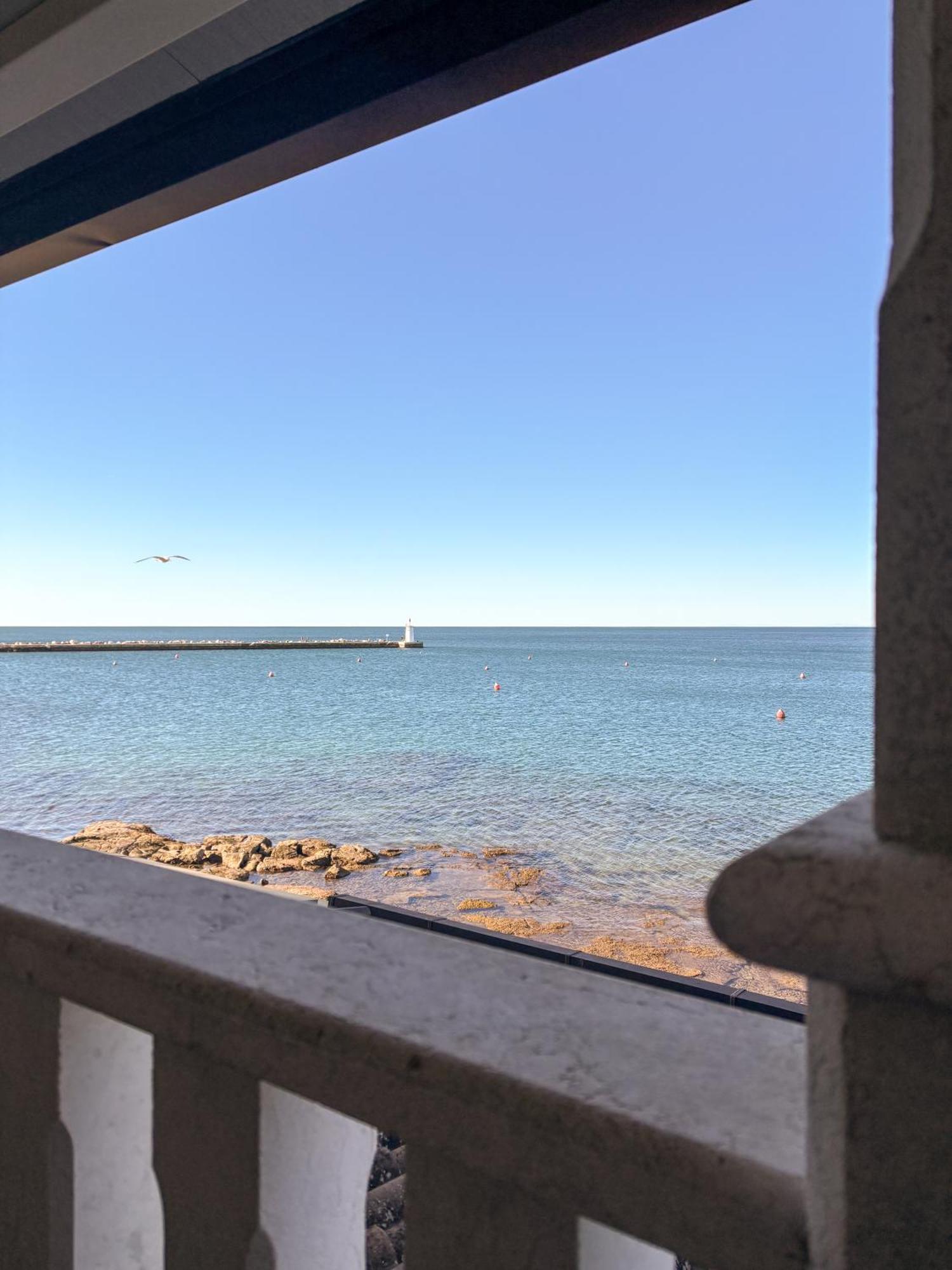 City Center Coastal Escape - Apartments With Sea View Or Cozy Room Novigrad  Екстер'єр фото