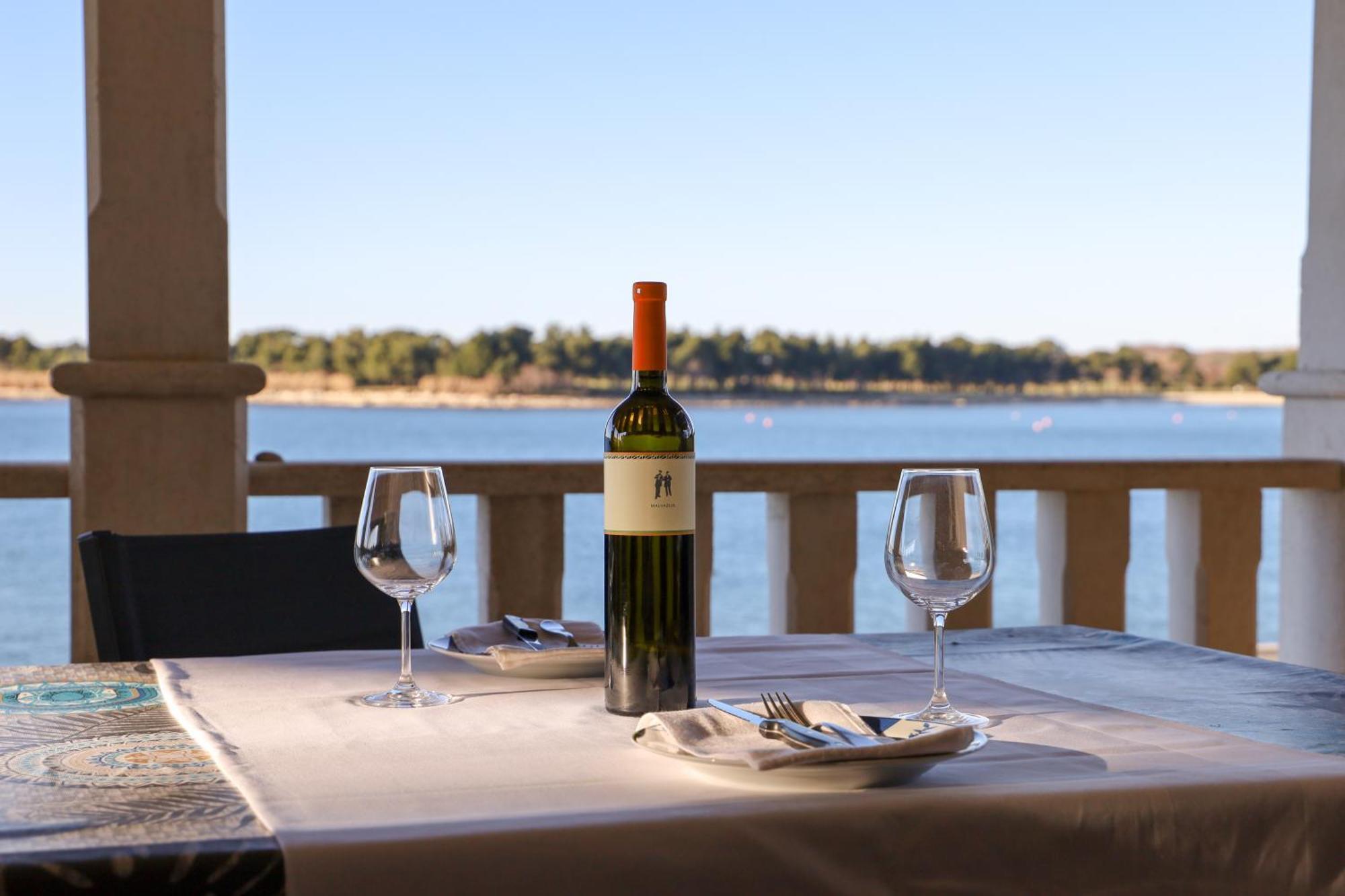 City Center Coastal Escape - Apartments With Sea View Or Cozy Room Novigrad  Екстер'єр фото