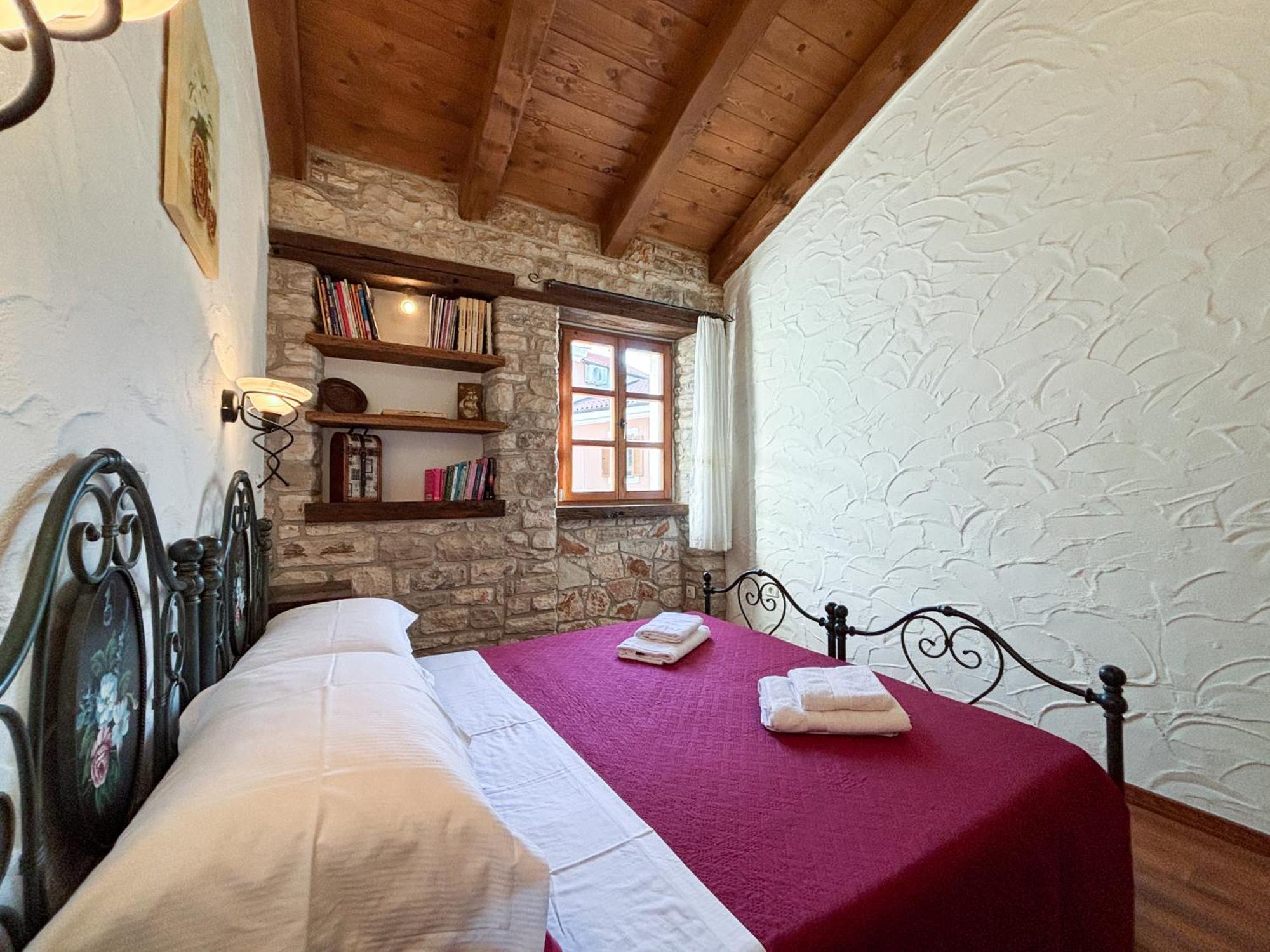 City Center Coastal Escape - Apartments With Sea View Or Cozy Room Novigrad  Екстер'єр фото
