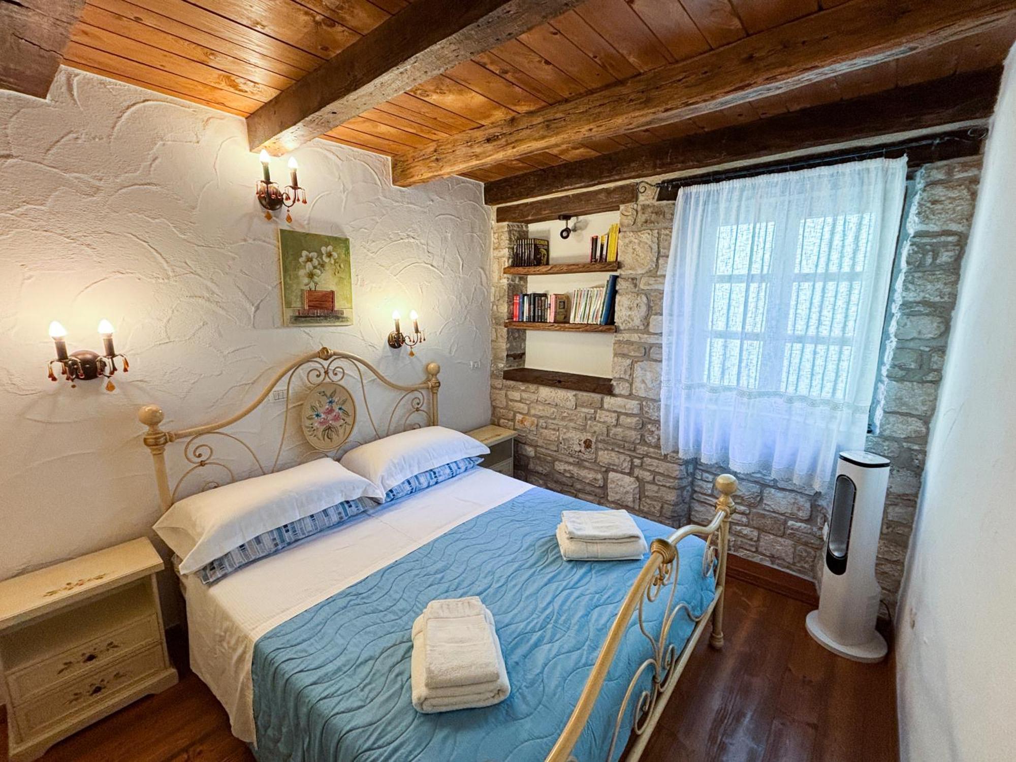 City Center Coastal Escape - Apartments With Sea View Or Cozy Room Novigrad  Екстер'єр фото