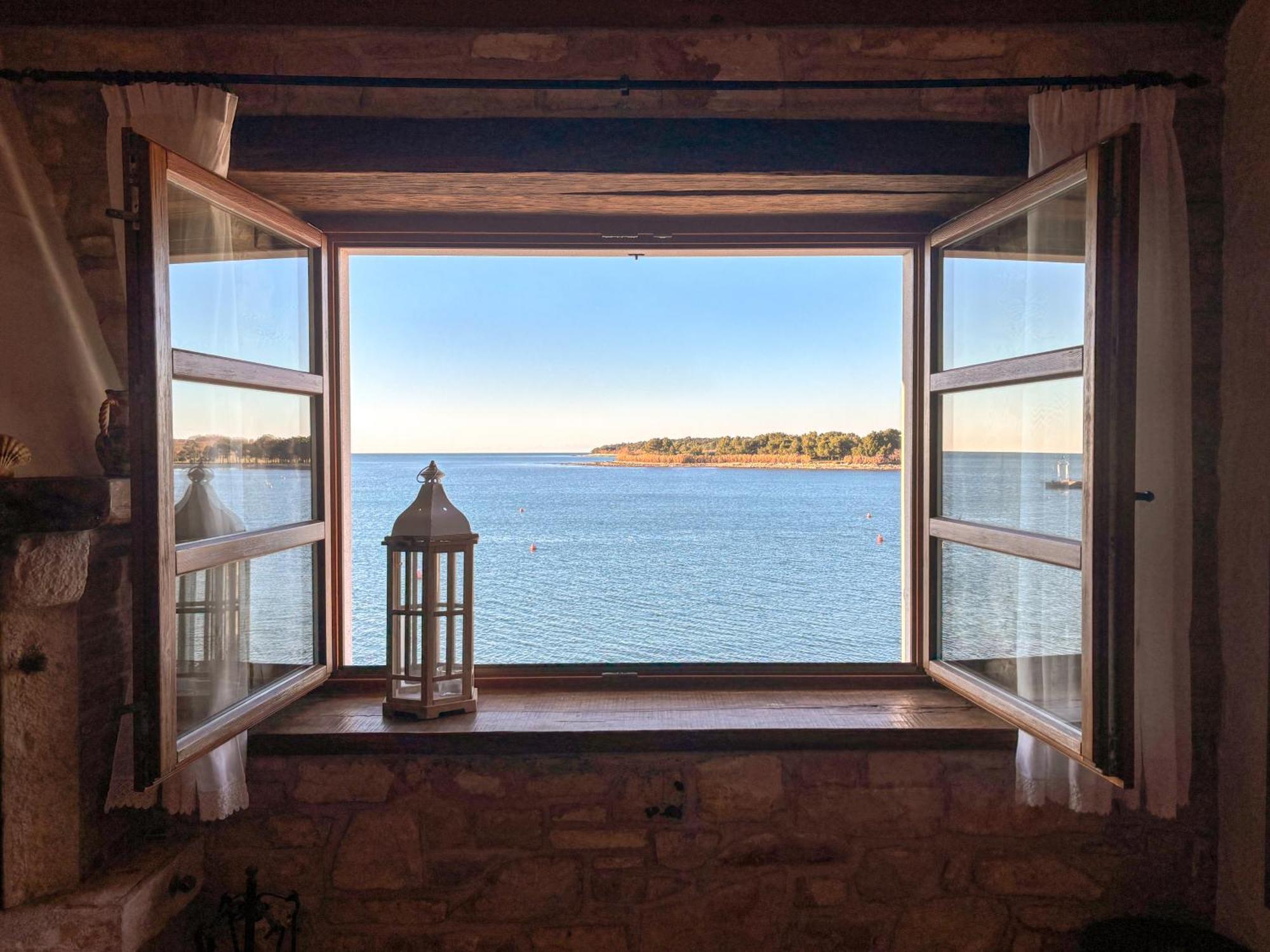 City Center Coastal Escape - Apartments With Sea View Or Cozy Room Novigrad  Екстер'єр фото