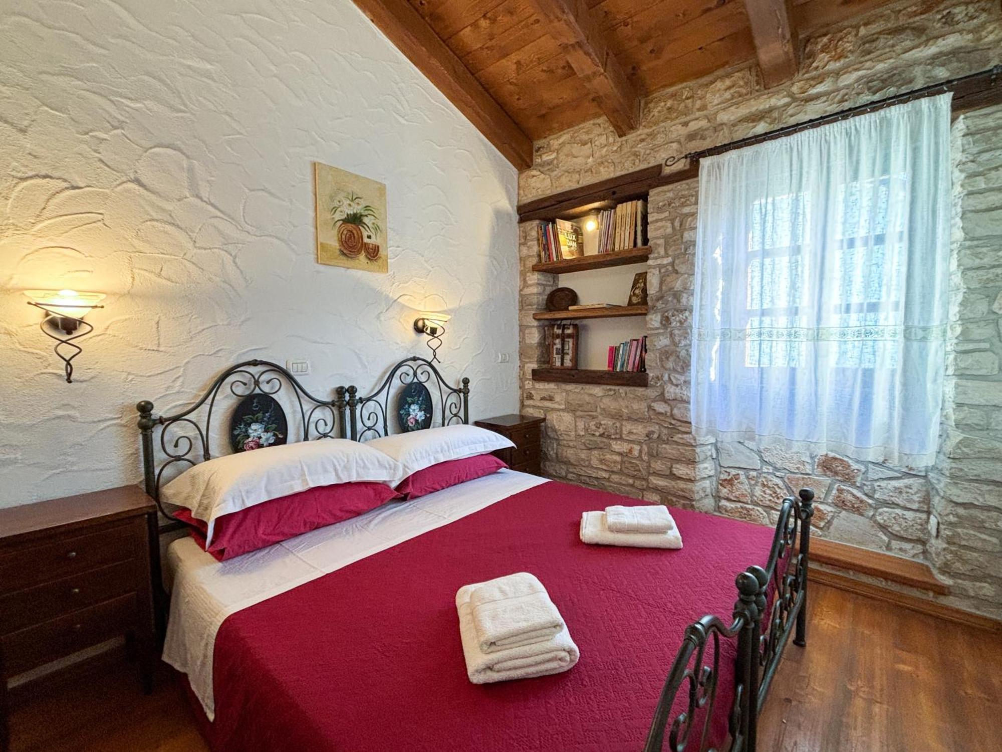 City Center Coastal Escape - Apartments With Sea View Or Cozy Room Novigrad  Екстер'єр фото