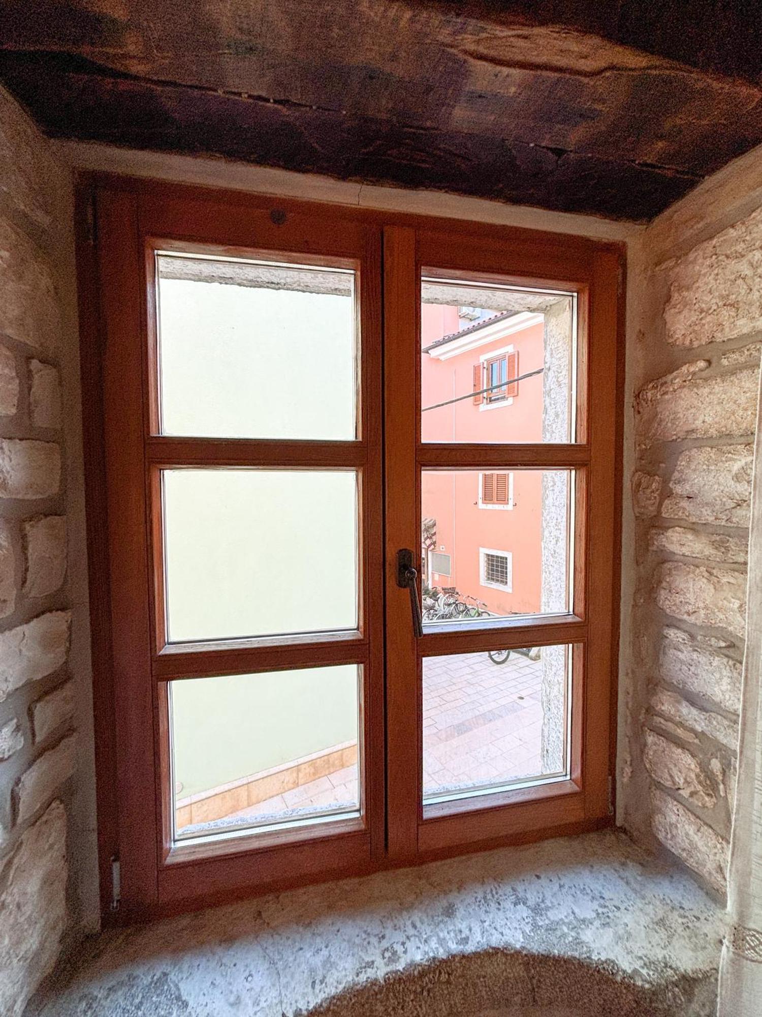 City Center Coastal Escape - Apartments With Sea View Or Cozy Room Novigrad  Екстер'єр фото